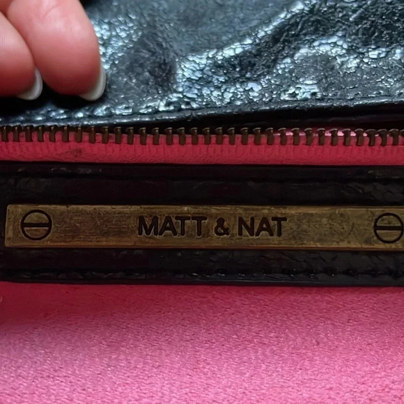 Vintage Matt & Nat Crossbody Purse - Picture 14 of 16